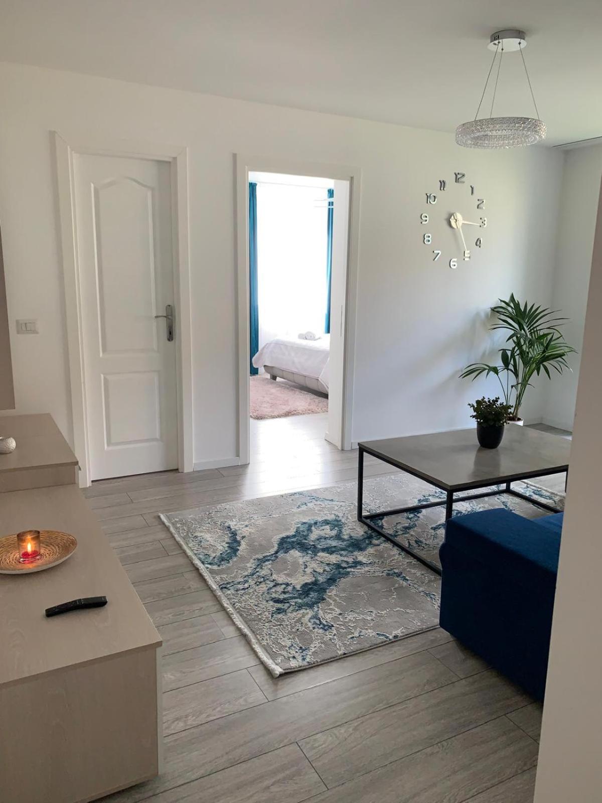 Rose Apartment Piatra Neamţ Exterior foto